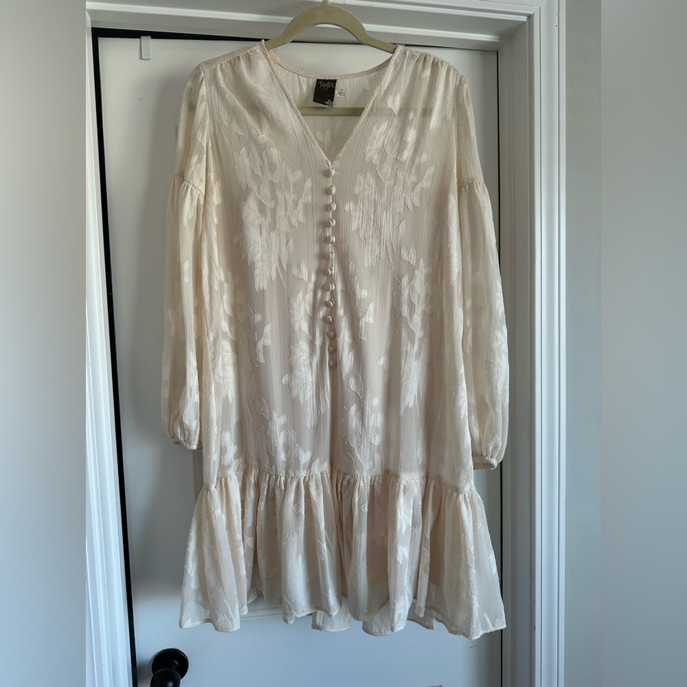 Women’s Taylor size 4 Cream‎ Lace Dress